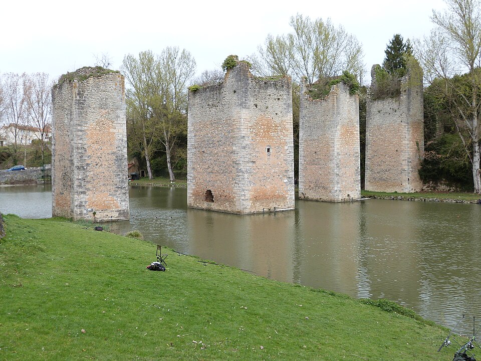 Lussac-les-Châteaux